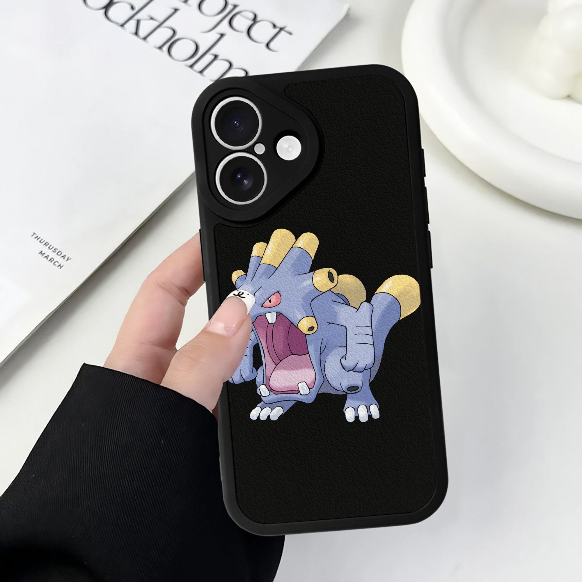 （画像用） ポケットモンスター Pokémon 【iPhone 16シリーズ対応】シリコンスマホケース（レザー調） 材質：シリコン